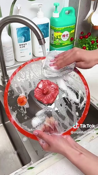 This steel Wire rag is so easy to use wip his steel wire rag is so easy to use wipes clean doesn’t hurt pots and pans an is strong and durable #life #wire #dishcloth