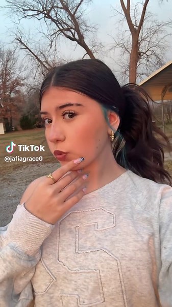 jafiagrace0 (@jafiagrace0)’s video of blue hair transition