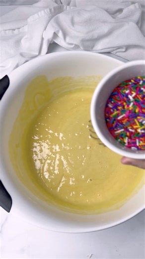 16K views · 235 reactions |  Making funfetti cake is, well… FUN!!!  #sprinklescake #funfetticake #confetticake #rainbowsprinkles #sprinkles | Mom Loves Baking | Facebook