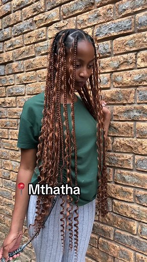 Stunning Jumbo Goddess Braids for a Bold Look