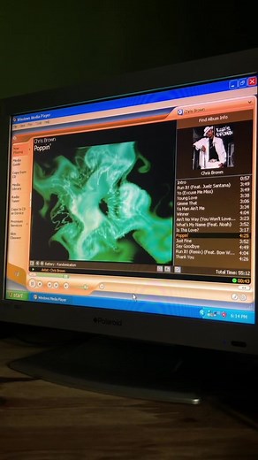 Listening to Windows Media Player in 2005… #chrisbrown #poppinchrisbrown #windowsxp #windowsmediaplayer #2000s #00s #y2k #2005 #myspace #2000srnb #limewire #2005hits