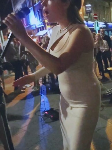 Cover of Maneskin's I Wanna be Your Slave by Allie Sherlock & Sam Clifford | Street Music Performance
