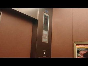 京都新阪急ホテルのエレベーター（中央）