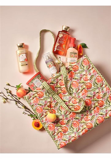 Vera Bradley Mother's Day Gift: Free Tote with Purchase