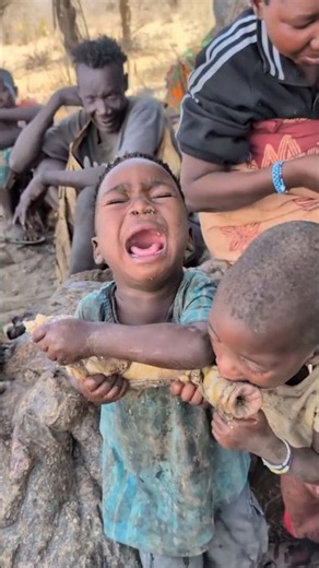 Crying Child and Eating Food in Village | गाँव में खाना खाते समय रोता हुआ बच्चा #shortsfeed