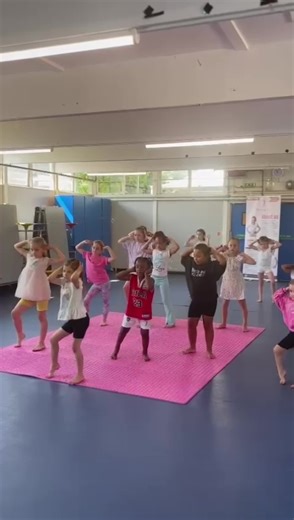 Our Pinnacle juniors doing their thing 😎 Did you know We’re currently running a deal for new students… only £15 for a month of dancing! Text or call 07984 781211 to join today 📍New Eltham based