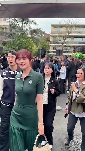 IVEのアン・ユジンを「ラコステ（LACOSTE）」2025年秋冬コレクションショー会場でキャッチ✨ @Lacoste @IVE.official #LacosteFW25 #Lacoste #ラコステ #pfw #paris #fashionshow #fashion #fashionweek #ファッションショー #2025AW #2025秋冬 #パリコレ #AnYujin #アンユジン #안유진 #ANYUJINxLACOSTEFW25