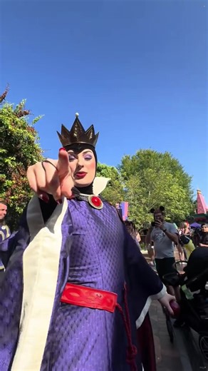 Disney’s Evil Queen#disneyland #disneyworld #fyp #savage #evilqueen | evil queen
