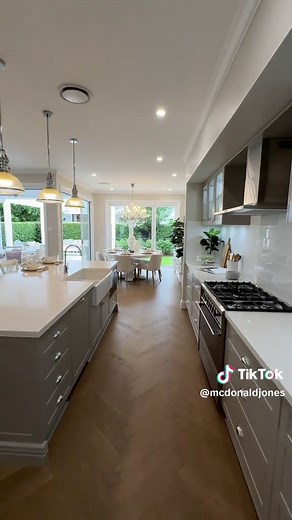 Hamptons Style House Tour: Saxonvale Display Home