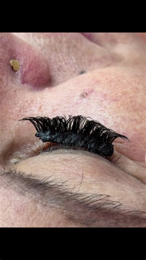 Consejos sobre Extensiones de Pestañas y Limpieza Segura