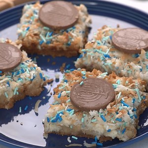 We can't GELT enough of these magic bars ✨✨ Get the recipe: https://foodtv.com/3nHKLO8 | Food Network