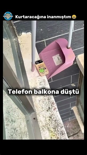 Telefon Balkona Düştü 😁 Kurtarmaya Çalıştı #akımvideoları #komikyorum #komikyorumlar
