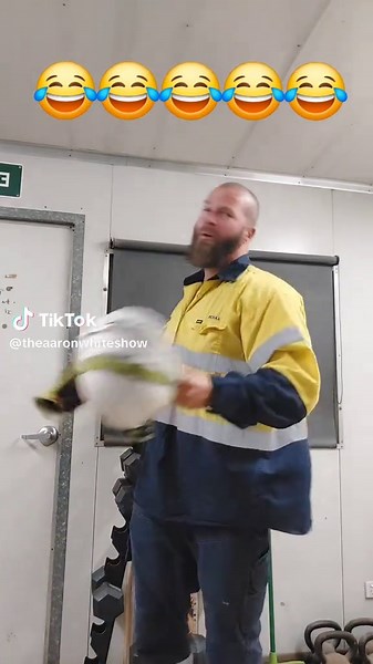 Australian Stand-Up Comedian: Intelligent Humor