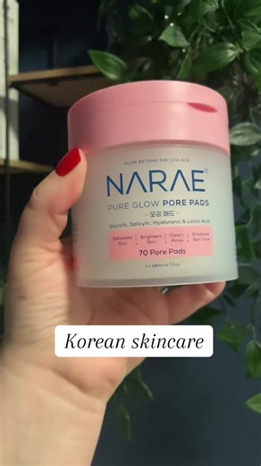These pore pads = instant smooth skin Everyone’s using these for a reason I get the hype now ✨ Skin feels too good not to share #porepads #koreanskincare #skincarefinds #skincaretok #glowyskin