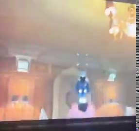 Não é possível! Quando tiver em casa vou ter que instalar o jogo novamente e testar disparando a Magnum em primeira pessoa com a Grace pra ver se acontece o mesmo, seria muito engraçado! #ResidentEvilRequiem