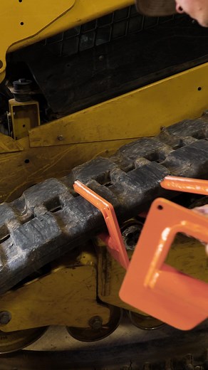 This is the way. Trackbar is your one-of-a-kind solution to getting your track back on. #skidsteer #forestry #forestrymulching #tractors #operator_excavator #foryoupage #fyppppppppppppppppppppppp #f #fyp #viralvideo