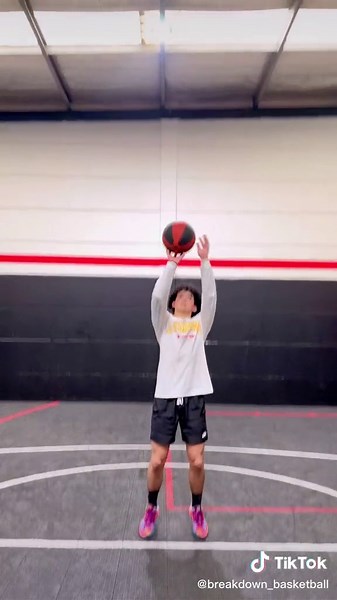 HEY YOU 🫵🏽 TAKE A GUESS 🧐 #breakdownbasketball #basketball #bball #fy #fyp #ballislife #trending #hooper #guess