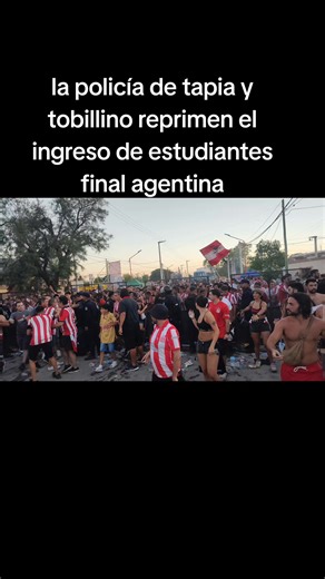 Reprimen Hinchas de Estudiantes en Argentina