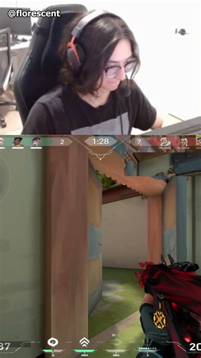 "florescent is playing aimlab"