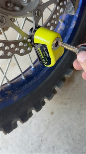 🚨 Protect your ride! 🚨 Keep your dirt bike safe with a reliable disc alarm. This compact device not only locks your brake disc but also sounds a loud alert if tampered with. Perfect for peace of mind while your bike is unattended at the track, in the back of your truck, or even in your garage at home! Don’t wait until it’s too late—secure your investment today! #DCMX #DcmxTools #DirtBike #BikeSecurity #AntiTheft #RideSafe #AdventureAwaits | DCMX & Tools, LLC