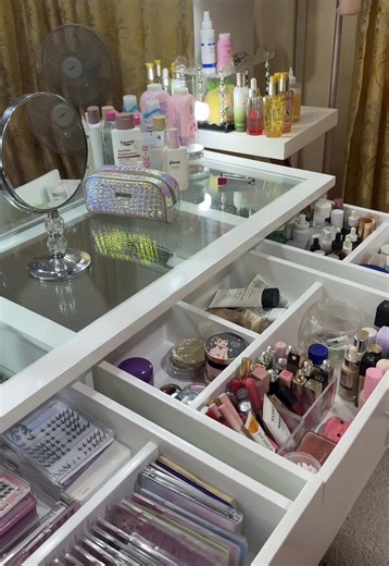 Transform Your Makeup Desk for Ultimate Organization