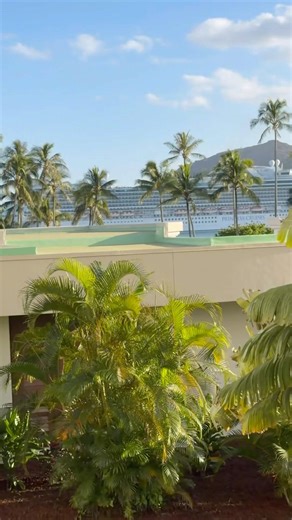 Ruby Princess cruise ship heads out of Kauai harbor 🌺