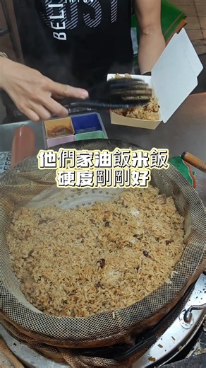 🌶️發現新歡！ #TABASCO是拉差辣椒醬 酸甜帶辣還有蒜香，根本百搭神醬🔥 最近在中原夜市試了一輪： 御冠園湯包、蟹老闆油飯、丹丹蔥油餅、紅鼎臭豆腐… 每一樣加一點都升級到爆表好吃！🤤 西式也超合拍～薯條、雞排沾一下， 油炸的膩感直接被中和， 越吃越涮嘴；跟朋友去居酒屋， 月亮蝦餅、雞腿肉串配上它也完全零違和，超驚喜！🍗🍤 重點是無防腐劑、低熱量，想吃辣又不想有負擔， 這瓶真的必備！全聯就買得到， 今年中秋烤肉桌上一定要放一瓶～🌕✨ #中秋烤肉必備 #夜市美食 #居酒屋宵夜 #辣醬控 | Miu Miu Lin妙妙琳