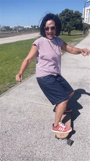 Girls just wanna have fun! And damn, they have fun indeed! #girlsjustwanttohavefun #curfboard #surfskate #concretesurfing #skatergirls #skatergirl #surfergirls | Surfskate-Curfboard