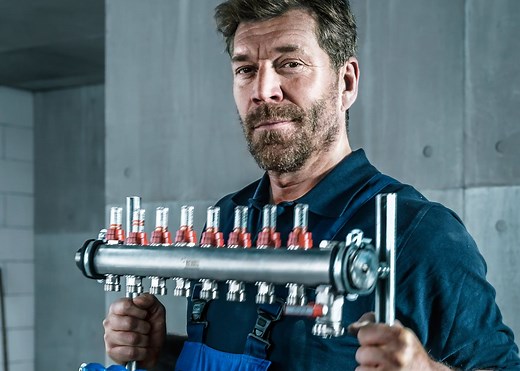 Distribuitor pentru Incalzirea in Pardoseala | REHAU