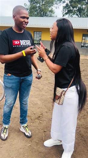 Niyigozi lapho kwa Hyundai… Ngicela imali yami . Nithathe imoto yenu Sekhathele . Ngifuna ukuba passenger princess manje