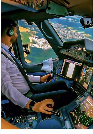 Explore the French Bee A350-1000 Cockpit Experience