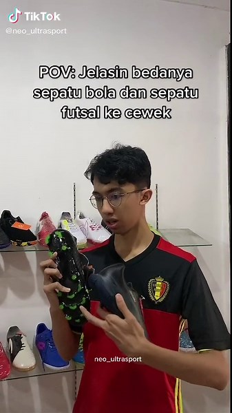 Perbedaan Sepatu Futsal Dan Sepatu Bola: Panduan Lengkap