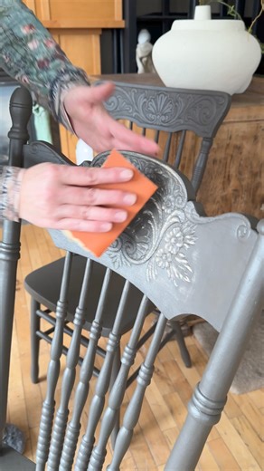 Dry distressing- one of my favourite ways to expose the wood to add some character to painted pieces. Do you use it? #paintedfurniture #diy #diyhomedecor #furnituremakeover #chairs | Extreme Furniture Makeover