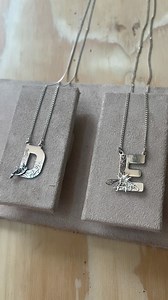 111 reactions · 19 comments | Letritas para llevar . 勇  懶 . . . # . . .#diseño #joyerosmx #joyas #letras #plata #personalizados #joyapersonalizada #tortuga #abeja #mariposa #butterfly #design #jewellery | Aranza DÜKE | Facebook