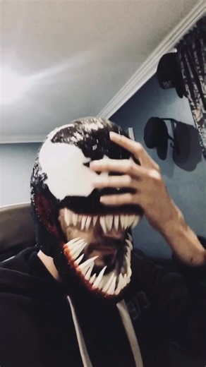 Unboxing Venom and Carnage Face Masks! 😈