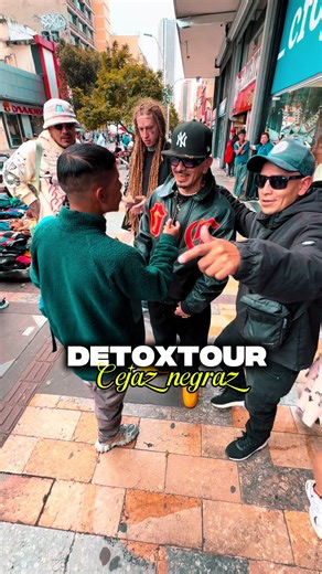 Nos pusimos en modo Detox con @Cejaz Negraz Crack Family 🥬 el socio canta esta noche en @lapamparabar Entrevista completa domingo 13 de septiembre en mi FB #crackfamily #toxitour