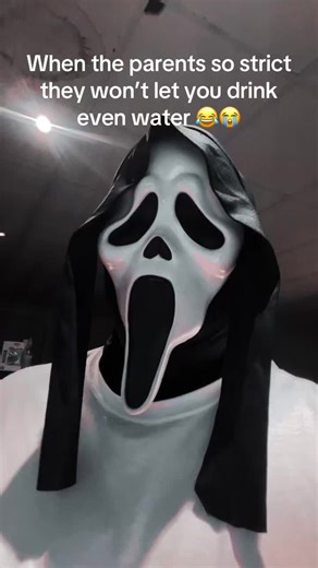 Can’t drink in the house is crazy #fyp #ghostface #horrortok #scream #ghostfacecosplay👻