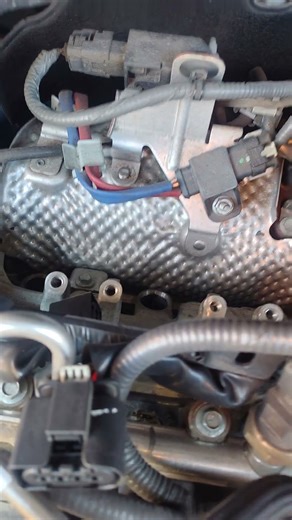 J11 Qashqai spark plugs location removal how to. 1.3 DIG T Renault engine