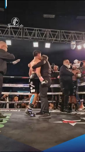 #TijuanaAlDía ESCÁNDALO EN EL RING: “TASHIRO” FIERRO DESCALIFICADO TRAS PELEA FUERA DE CONTROL EN TIJUANA El boxeador tijuanense Ángel “Tashiro” Fierro fue descalificado luego de protagonizar un intenso altercado con Abraham Cordero durante el combate estelar de Tijuana Boxing Night. La pelea terminó en caos cuando Fierro perdió el control y llevó la confrontación “más allá del boxeo”, luego de declarar ganador a Cordero. #BoxeoTijuana #TashiroFierro #AbrahamCordero #TijuanaBoxingNight #TijuanaA