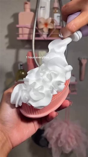 Queening It Club on Instagram: "ASMR 1 hour everything shower routine products used: @gisou hair mask, shampoo & conditioner @sundaebody shower foam @theouai body scrub @meetflamingo foaming shave gel @lushcosmetics jelly soap @rhode toner @esteelauder serum @innisfreeusa moisturizer By @trishsips 💕 #everythingshower #showerroutine #bodycare #bodycareroutine #cleangirlaesthetic cleangirl thatgirl pinterestaesthetic softgirlaesthetic softgirl coquette"