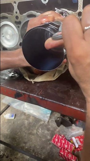 Piston Inserting by using Installation tool for piston rings!