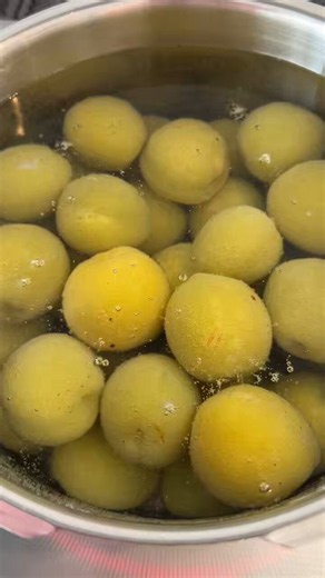 フツフツ煮て種取ってお砂糖加えてちょっと熱を加えて瓶に移して甘酸っぱい梅ジャムの完成⁽⁽ʓԽ◝(´꒵ `❀)◟ʓԽ₎₎今年は間引きが良かったのか大玉💖夏に水やり欠かさないことと実の間引きが重要って学習しました