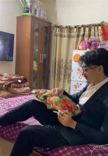 Exploring Male Behavior in Humorous Scenarios