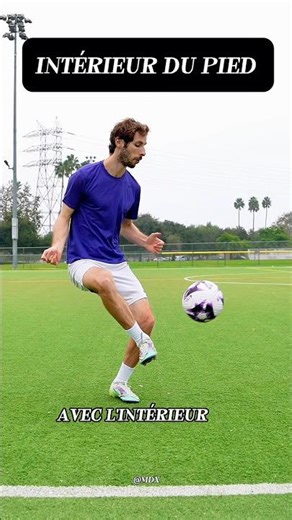 Les 3 meilleures façons de contrôler un ballon en l’air #football #shorts #tutoriel