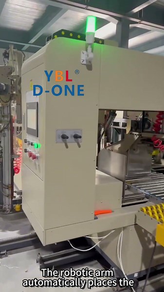 The fully automatic packaging machine with robotic arm #packingmachine #automaticpackingmachine