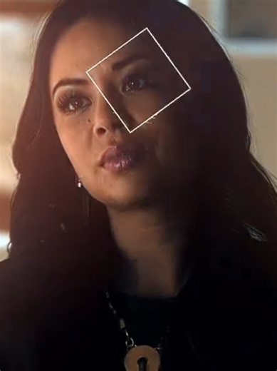 Edição de Mona Vanderwaal em Pretty Little Liars