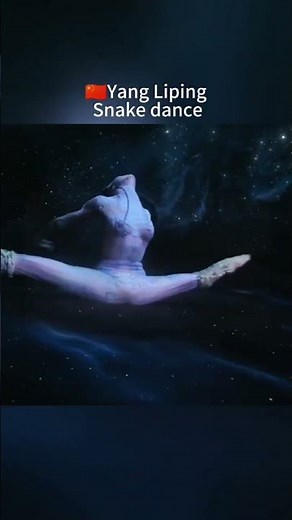 Yang Liping's Snake Dance: Agility Meets Tradition in Stunning Performance. #YangLiping #SnakeDance