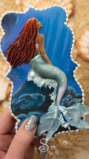 Hand painted Ariel cookie 🧜‍♀️ #cookiedecorating #royalicingcookies #decoratedcookies #paintedcookies#thelittlemermaid #TheLittleMermaid2023 | SweetAmbs