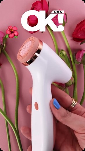 In fact, after a few days into using my LumiSpa device, my skin felt smoother to touch. That’s because the device not only remove dirt and makeup, but also does a gentle exfoliation and buffing off those rough dead skin cells is what’s making the skin softer. 📞 now for more details _____ De hecho, después de unos días de usar mi dispositivo LumiSpa, mi piel se sentía más suave al tacto. Esto se debe a que el dispositivo no solo elimina la suciedad y el maquillaje, sino que también realiza una e