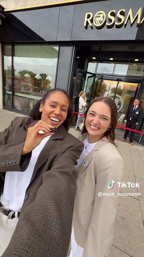 4 Hauttypen und 1 Community Day 🫧🫶🏼🧴 Zum 1-Million-Follower-Special auf TikTok hat @xskincare | Leon seine Community eingeladen – und 100 von euch durften beim Skincare Day dabei sein. 🤍 Gemeinsam wurde ein Tag voller Skincare, Austausch und schöner Begegnungen daraus. 🫶🏼 Leon hat sich Zeit für eure Fragen genommen, Tipps geteilt und mit euch Produkte und Routinen entdeckt, die zu unterschiedlichen Hautbedürfnissen passen. Auch einige beliebte Marken waren vor Ort. Ihr konntet sie besser